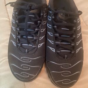 Big kids Black Airmax Great condition